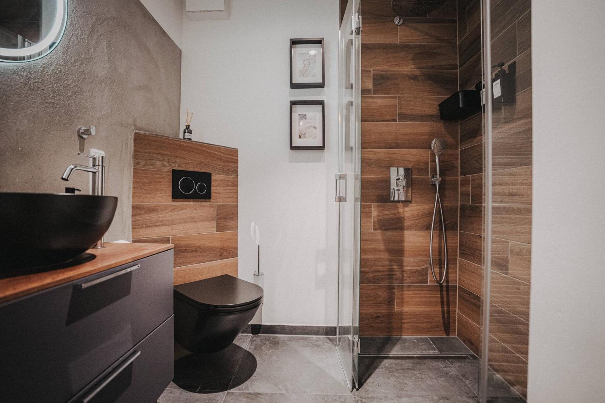 Downtown Apartment Mit Luxusbad Am Hafen Nur 5 Minuten Zu Fuss In Die Innenstadt Und Zum Bahnhof! Oldemburgo Exterior foto