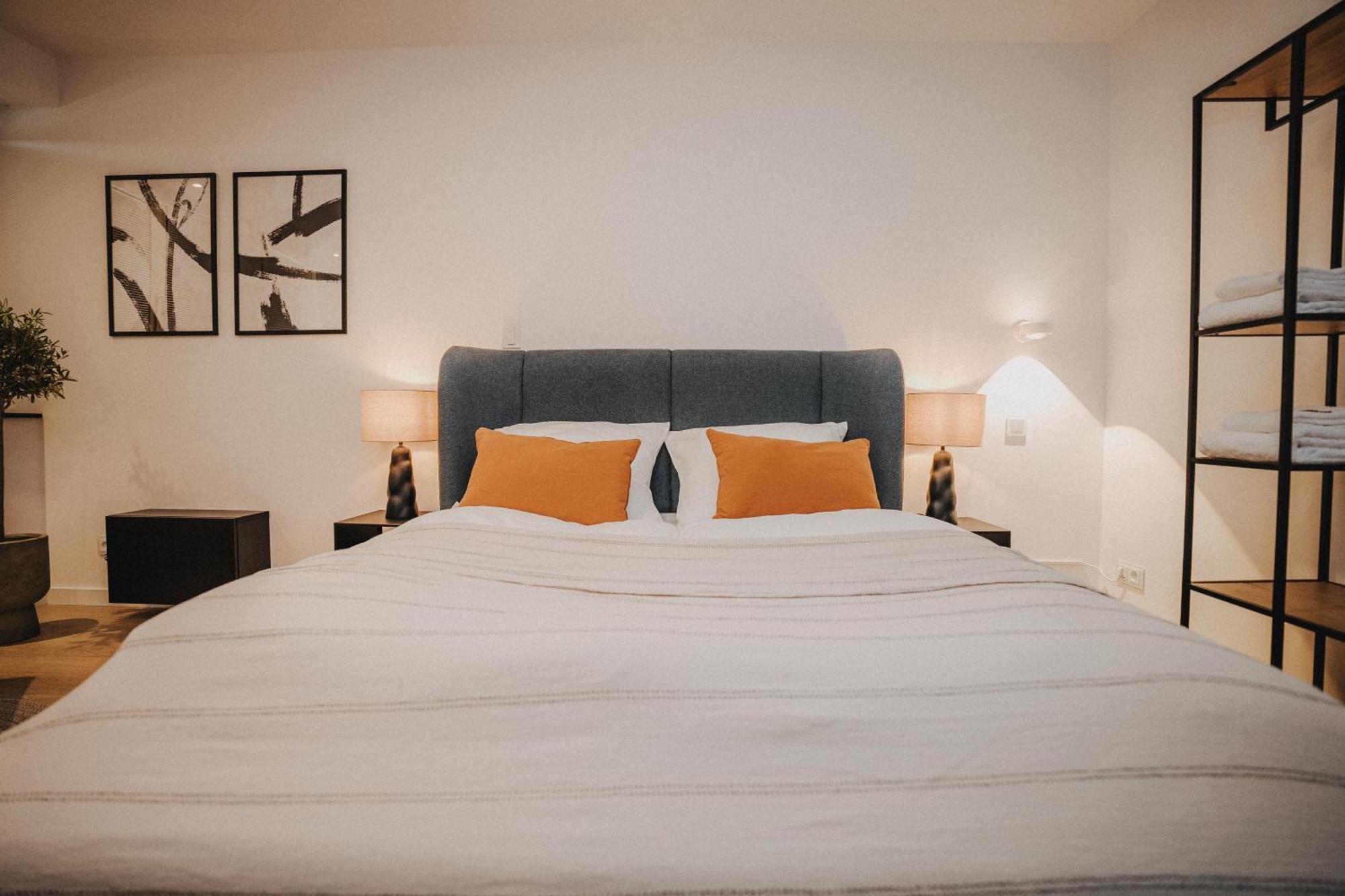 Downtown Apartment Mit Luxusbad Am Hafen Nur 5 Minuten Zu Fuss In Die Innenstadt Und Zum Bahnhof! Oldemburgo Exterior foto