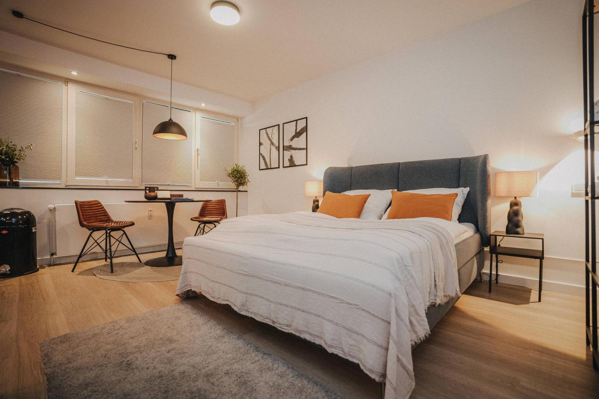 Downtown Apartment Mit Luxusbad Am Hafen Nur 5 Minuten Zu Fuss In Die Innenstadt Und Zum Bahnhof! Oldemburgo Exterior foto