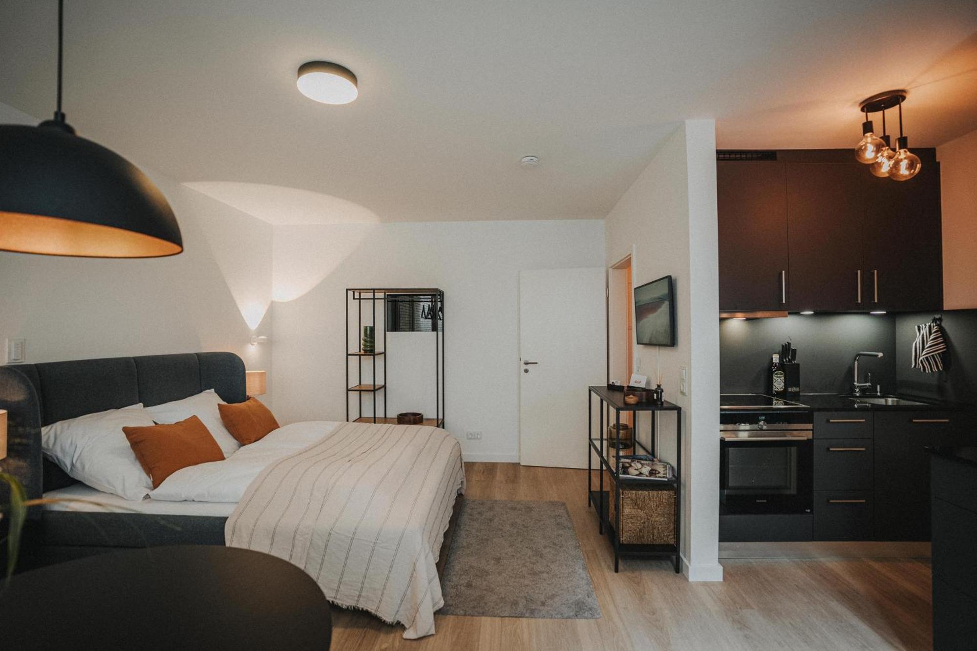 Downtown Apartment Mit Luxusbad Am Hafen Nur 5 Minuten Zu Fuss In Die Innenstadt Und Zum Bahnhof! Oldemburgo Exterior foto