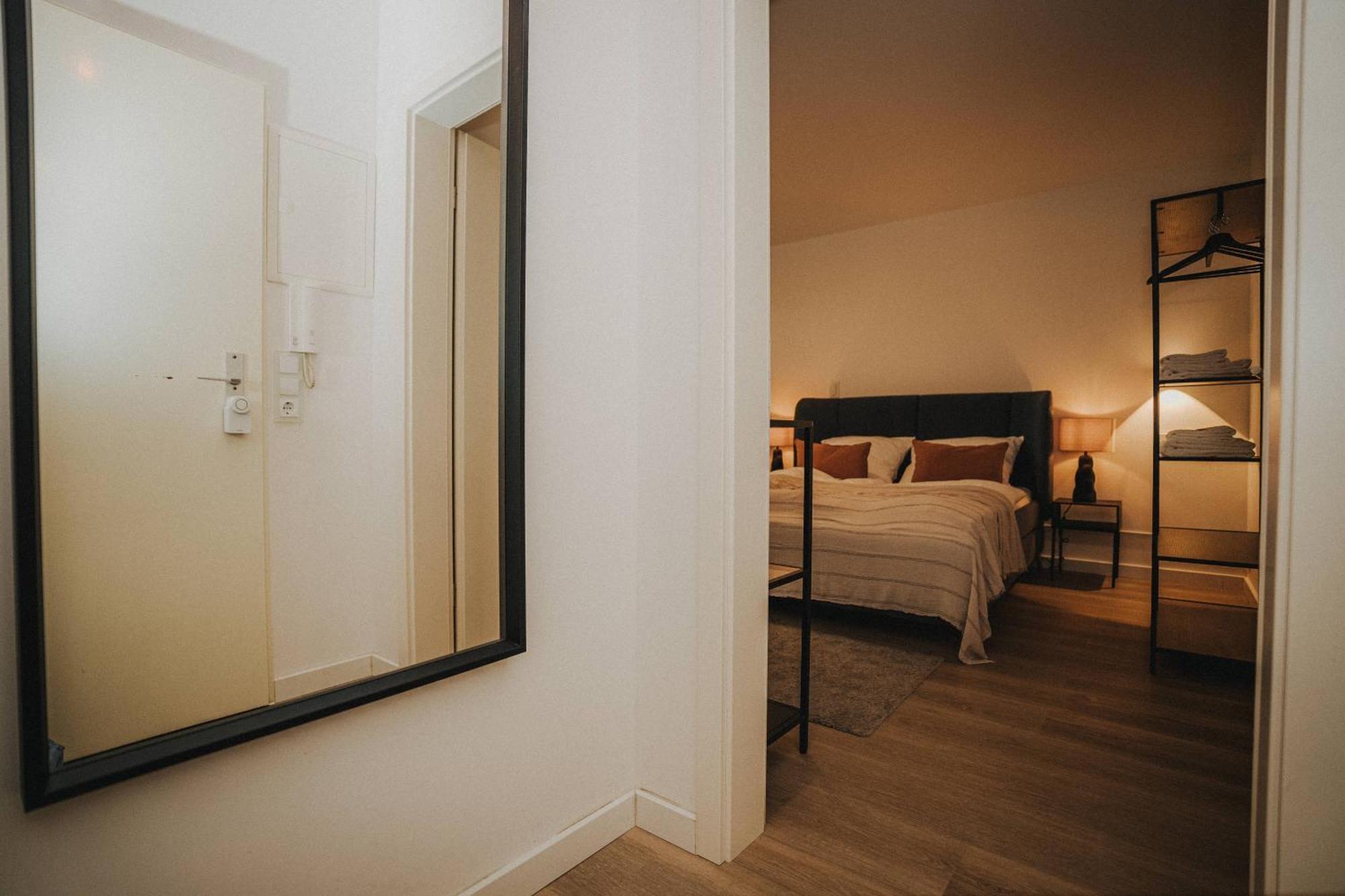 Downtown Apartment Mit Luxusbad Am Hafen Nur 5 Minuten Zu Fuss In Die Innenstadt Und Zum Bahnhof! Oldemburgo Exterior foto