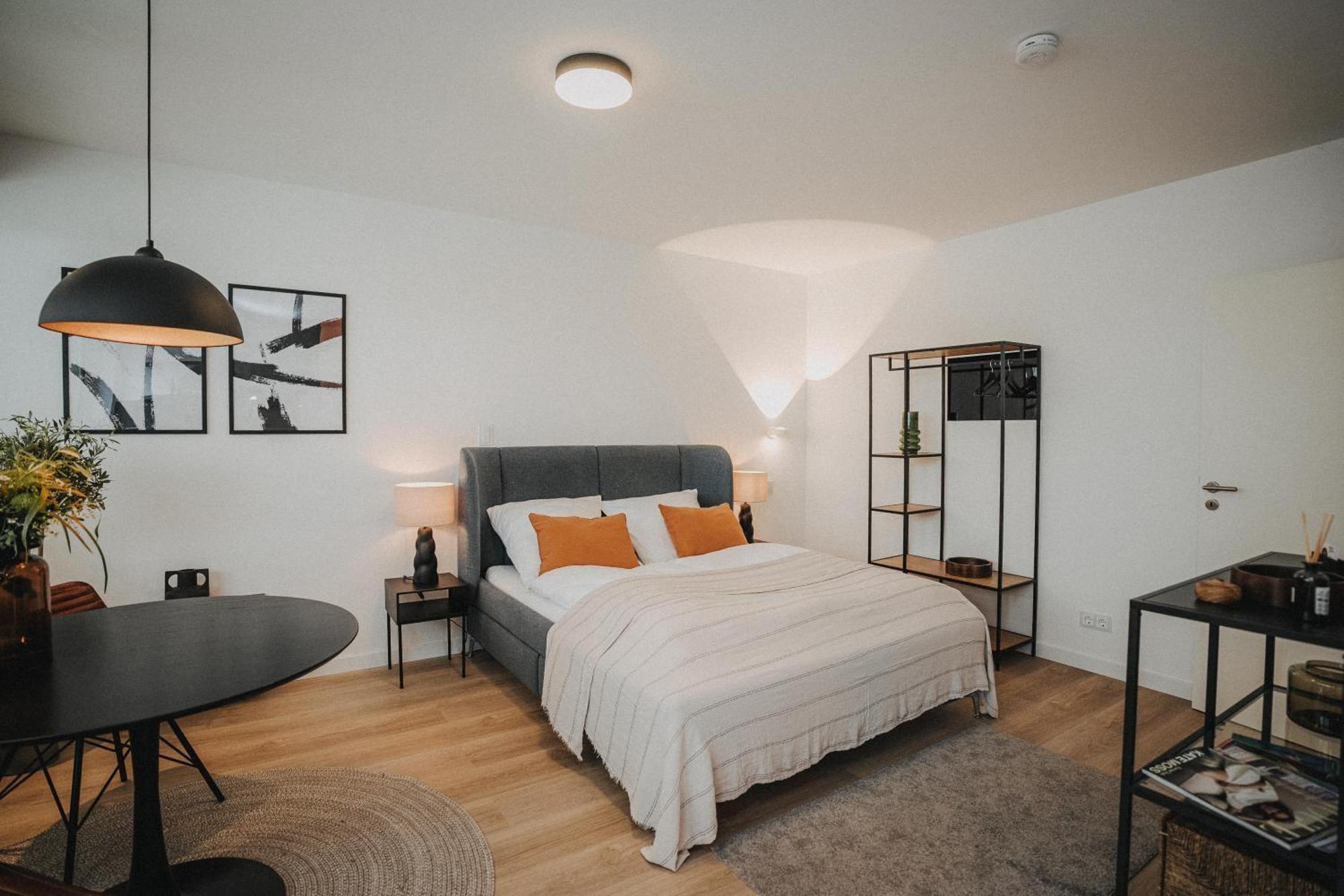 Downtown Apartment Mit Luxusbad Am Hafen Nur 5 Minuten Zu Fuss In Die Innenstadt Und Zum Bahnhof! Oldemburgo Exterior foto